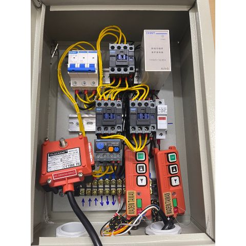 ✅ Tủ điện đảo chiều động cơ 3P, sử dụng điều khiển từ xa, có Bảo vệ mất pha,chống đảo pha, rơ le Nhiệt