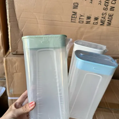 Bình nhựa vuông để tủ lạnh, đựng trà sữa 1.5 lít