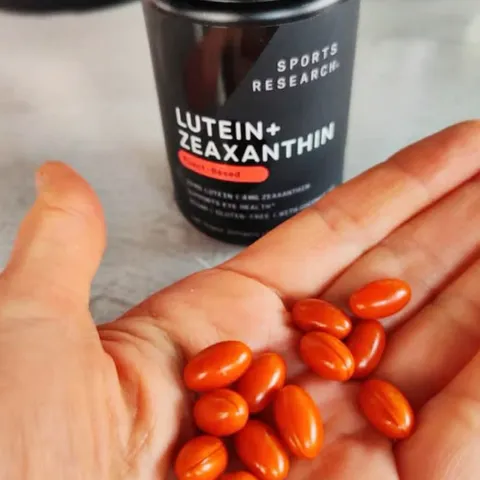 Viên uống Sports Research Lutein + Zeaxanthin |120 viên| Bảo vệ thị lực khỏe mạnh & Làm chậm quá trình thoái hóa điểm vàng do tuổi tác [S/P Chuẩn Mỹ]