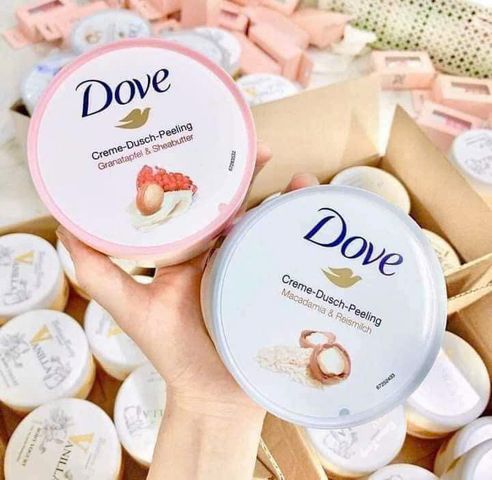 Tẩy Tế Bào Chết Body Dove Bản Đức 225ml - Kem Tẩy Da Chết Toàn Thân Dove Macca / Lựu Đỏ Dưỡng Sáng Mịn Da