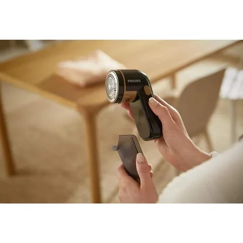 Máy cắt lông xù Philips GC026/80 - màu đen