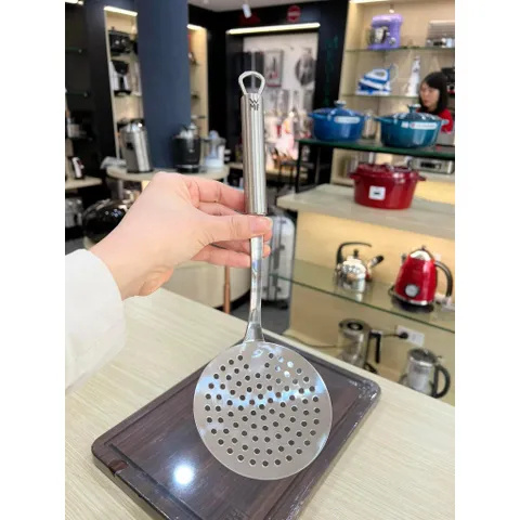 MUÔI THỦNG ĂN LẨU WMF PROFI PLUS 30CM