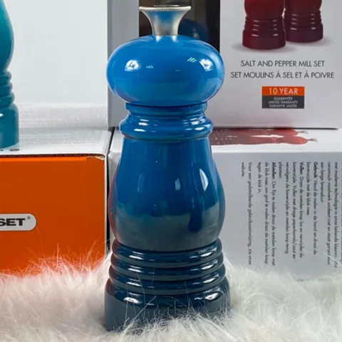 Set Xay Muối Tiêu Lecreuset Mini Caribean 𝟏𝟐,𝟓cm