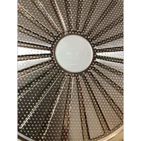 Chảo rán Smeg CKFF𝟐𝟒𝟎𝟏CRM 𝟐𝟒cm - Màu kem