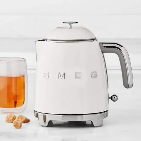 ẤM SIÊU TỐC SMEG MINI KLF05WHEU