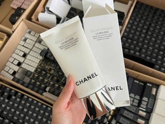 Sửa Rửa Mặt CHANEL La Mousse Camellia Cleansing Cream-To-Foam 150ml