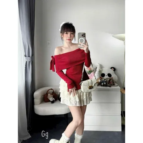 Set áo bệt vai phối chân váy tầng xinh xắn