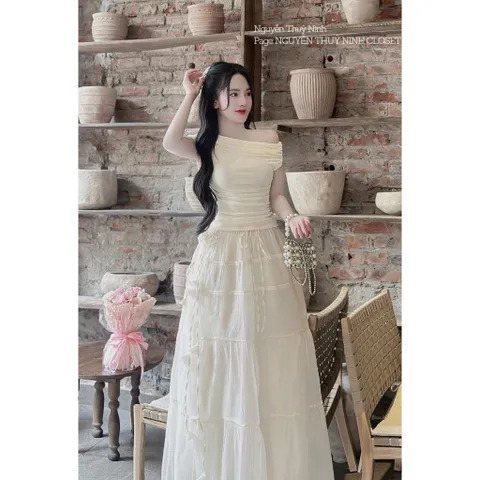 Set thiết kế áo bẹt vai nhún eo tăm tàu kèm chân váy voan maxi tầng đính dây