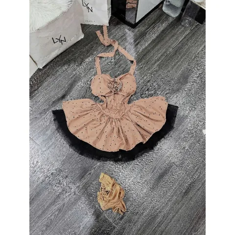 Đầm Cúp Yếm Hoa Ngực Tùng Xoè Phối Lưới Hot