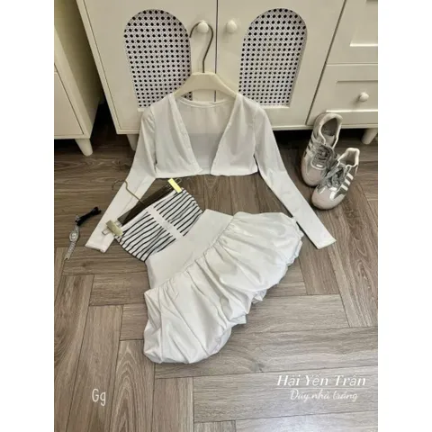 Set 3 món khoác kèm chân váy bí và áo quây sọc