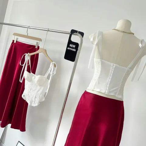 Set áo ren corset phối váy lụa dài thanh lịch quyến rũ