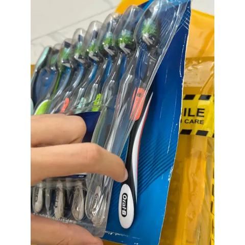 [ thanh lý ] [ CHI TIẾT TRONG MÔ TẢ ] SÉT 8 Bàn chải đánh răng Oral-B Cross Action Advanced MEDIUM NỘI ĐỊA MỸ