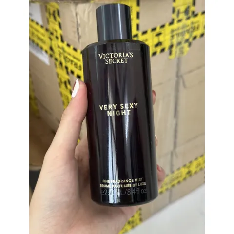 250ml VERY SEXY NIGHT - Xịt Thơm Body Mist Victoria’s Secret