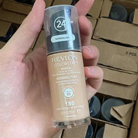 KEM NỀN CHO DA THƯỜNG VÀ DA KHÔ Revlon colorstay màu 180 MỸ