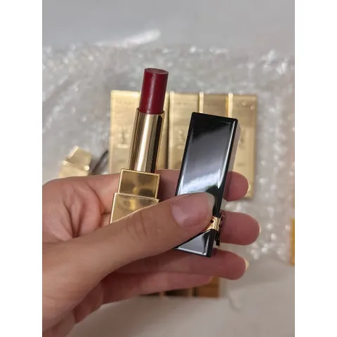 The Bold High Pigment Lipstick 1971 Rouge Provocation – Màu Đỏ Gạch
