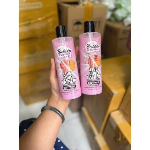 sữa tắm Bubble & Squeak Live Love Lather Seriously Moisturising Body Wash.  Dung tích: 350ml.