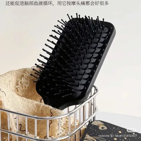 Lược Gỡ Rối Tóc Kérastase Holiday Travel Brush 2024 Edition Màu Đen