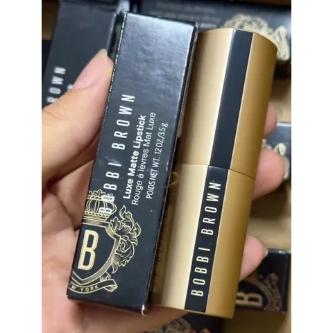 Son Bobbi Brown Luxe Matte 878 Red Carpet