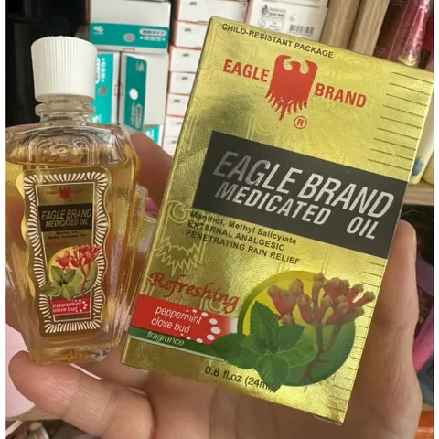 [ 2 nắp Mỹ ] Dầu gió Eagle Brand Medicated Oil (Dầu gió con ó) với hương bạc hà và nụ đinh hương (peppermint clove bud).