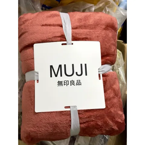Muji 2m*2m3 Đặc điểm: Chăn mền có chất liệu mềm mại, giữ ấm tốt