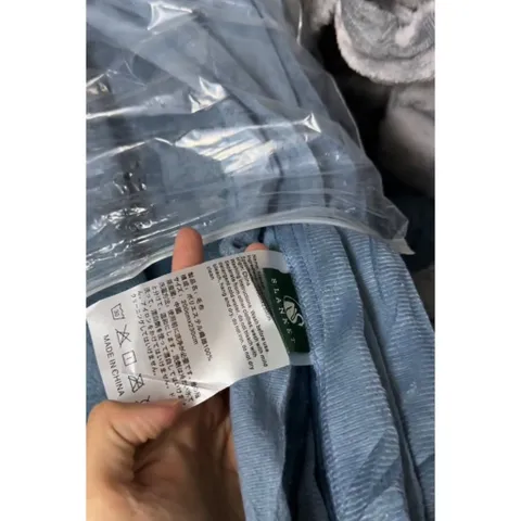 Muji 2m*2m3 Đặc điểm: Chăn mền có chất liệu mềm mại, giữ ấm tốt