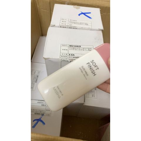 Kem chống nắng Missha Soft Finish Sun Milk SPF50+ PA+++ (nắp hồng) là sữa chống nắng vật lý lai hóa học