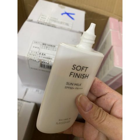 Kem chống nắng Missha Soft Finish Sun Milk SPF50+ PA+++ (nắp hồng) là sữa chống nắng vật lý lai hóa học