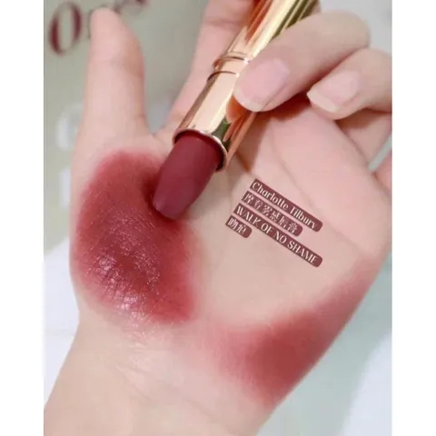 Charlotte Tilbury Walk of No Shame Matte Revolution - màu đỏ nâu