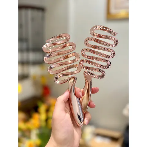 lược với thiết kế răng lược uốn lượn hình chữ S độc đáo giúp nâng chân tóc và tạo độ phồng tự nhiên gỡ rối giảm rụng