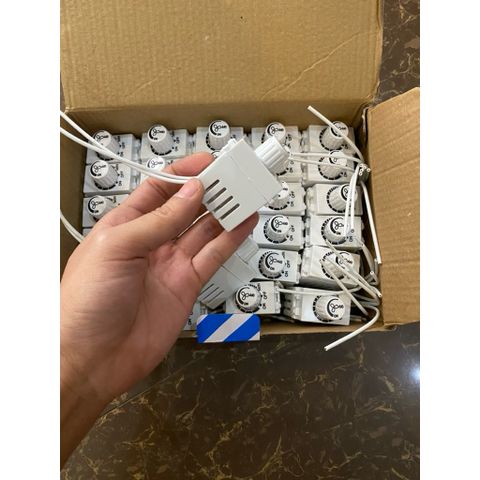 chiết áp chỉnh tốc độ to nhỏ quạt công nghiệp