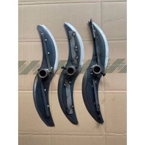 dao lưỡi liền nguyên khối dày 3,5li của máy băm chuối chất liệu lm từ thép nhíp xe siêu sắc bén