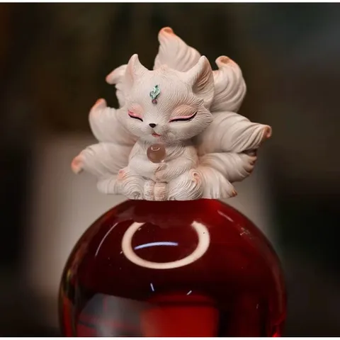 Tượng Hồ Ly 9 Đuôi Thiền Ôm Quả Cầu Phong Thủy – Trang Trí Bàn Làm Việc, Góc Học Tập 🌸 resin cap cấp kích thước 8,5 cm