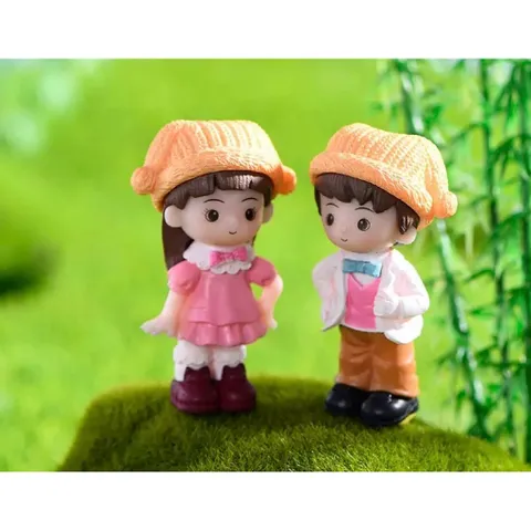Mô hình cặp đôi đội mũ len dễ thương - trang trí tiểu cảnh,bàn học,taplo ô tô kích thước 5,1 *3 cm