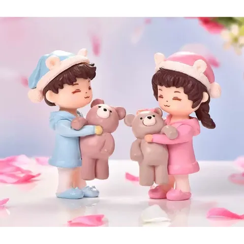 ✨ Mô hình cặp đôi ôm gấu mini siêu dễ thương – decor xinh xắn cho mọi góc nhỏ ✨kích thước 7,5*4,5cm