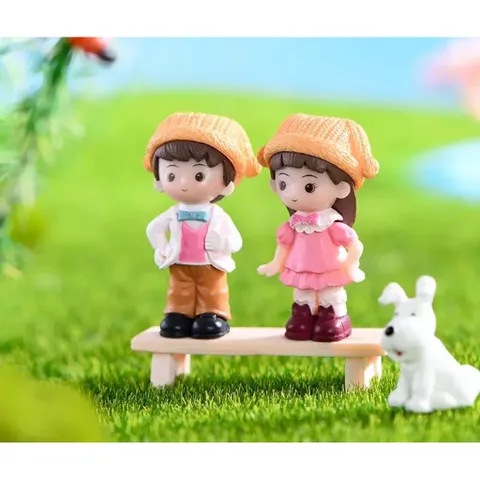 Mô hình cặp đôi đội mũ len dễ thương - trang trí tiểu cảnh,bàn học,taplo ô tô kích thước 5,1 *3 cm