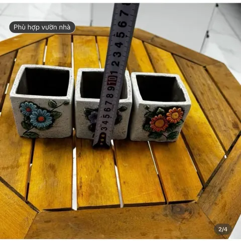Chậu gốm vuông hoa văn nổi trồng sen đá ,xương rồng, kích thước 6.8*6.8 cm