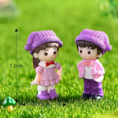 Mô hình cặp đôi đội mũ len dễ thương - trang trí tiểu cảnh,bàn học,taplo ô tô kích thước 5,1 *3 cm