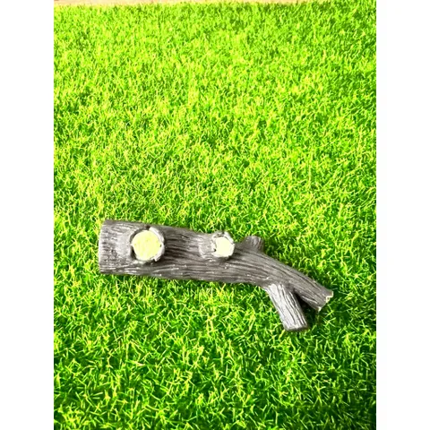 Bà già vui vẻ ôm mèo ngồi gốc cây kích thước 6,5*3,5 cm trang trí