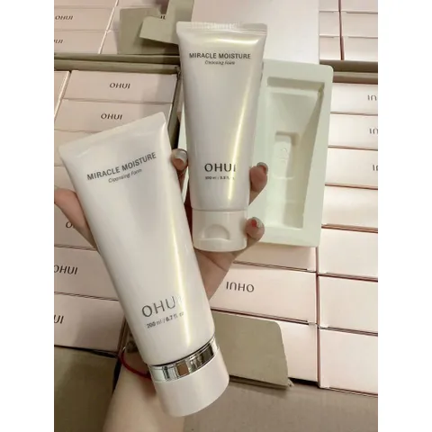 SỮA RỬA MẶT OHUI MIRACLE MOISTURE CLEANSING FOAM