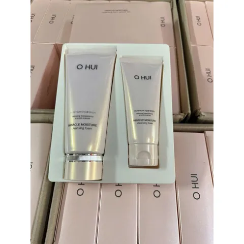 SỮA RỬA MẶT OHUI MIRACLE MOISTURE CLEANSING FOAM