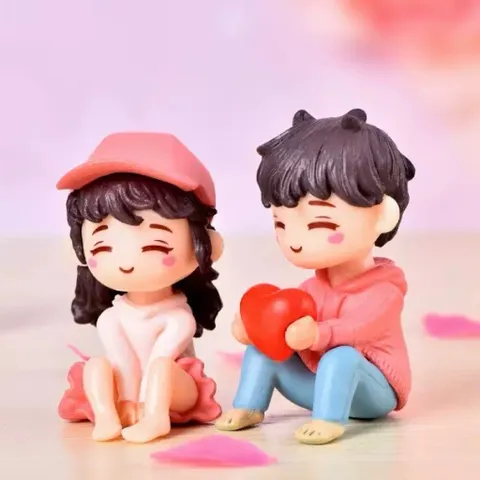 Mô hình cặp đôi ngồi ôm tim mini dễ thương – Trang trí tiểu cảnh, bàn học, bàn làm việc