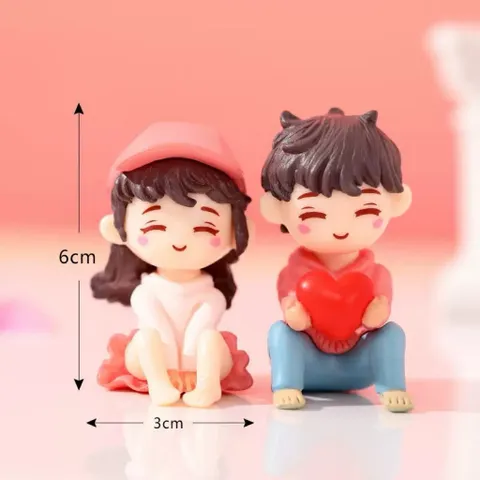 Mô hình cặp đôi ngồi ôm tim mini dễ thương – Trang trí tiểu cảnh, bàn học, bàn làm việc
