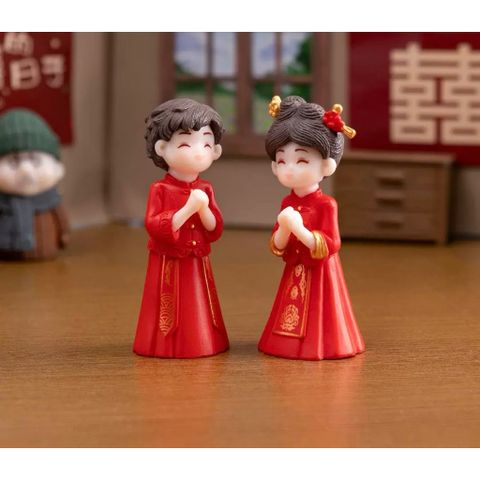 Mô hình cặp đôi tân lang tân nương phong cách cổ trang Trung Hoa deco ấn tượng bằng nhựa cao cấp kích thước 6.2*3 cm
