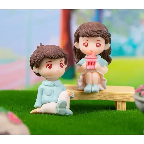 Mô hình cặp đôi ngồi uống trà dễ thương - trang trí tiểu cảnh,bàn học…kích thước 4,8* 2.5 cm/ nhân vật