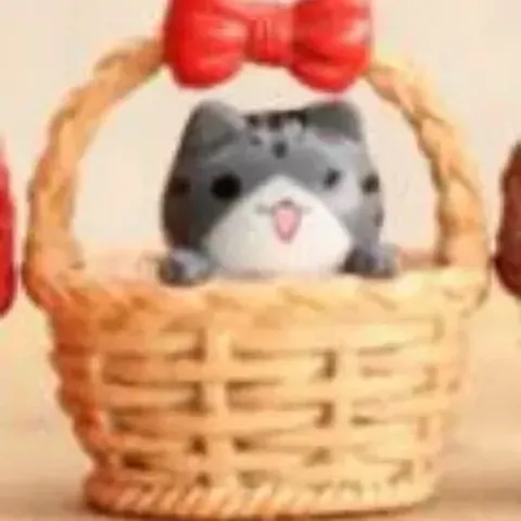 🐱 Mô hình mèo mini trong giỏ – Phụ kiện trang trí tiểu cảnh siêu dễ thương