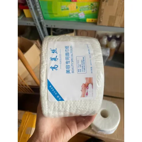 Giấy cuộn rửa mặt siêu dai và mềm mịn. Cuộn to tiện dụng