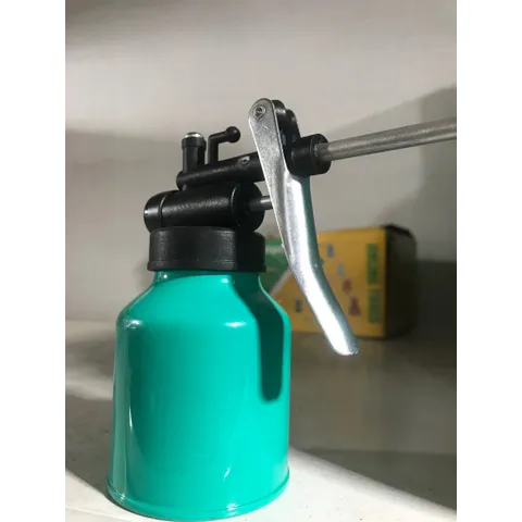 Bình tra dầu sắt, châm nhớt, bình xịt nhớt, vít dầu sắt GOFURTHER 250ml. 🛠️