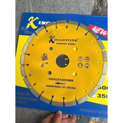 Lưỡi cắt bê tông KingsTone có các size 300/350/400mm Lưỡi cắt bê tông cao cấp chính hãng