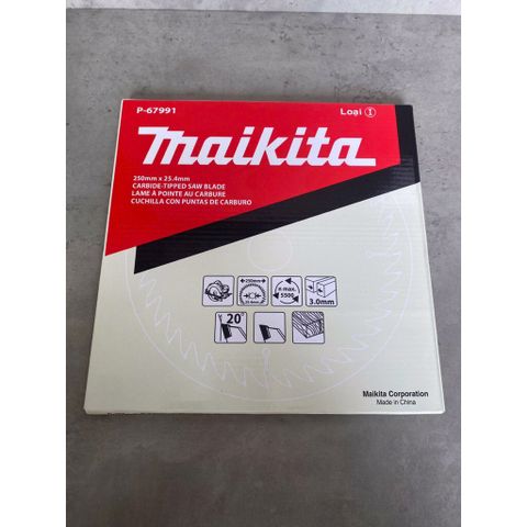 Lưỡi cưa gỗ nhà Makita có size từ 180/230/250/300/350mm lưỡi  cưa làm từ hợp kim cắt sắc ngọt và bền xuất sứ nhật bản