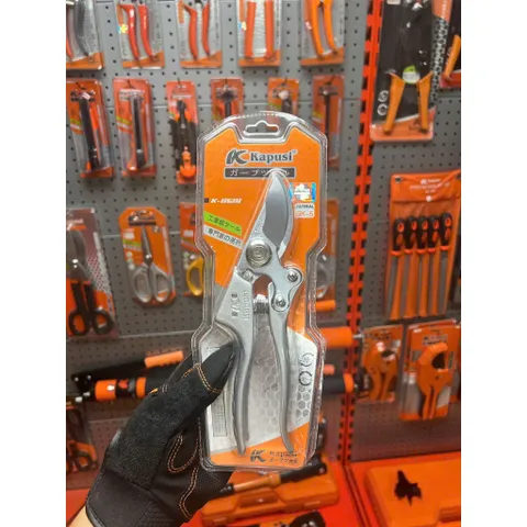 Kéo cắt cành thép SK5 với đá mài tự động và lò xo trợ lực Kapusi Japan, cực sắc bén cho việc tỉa cây.